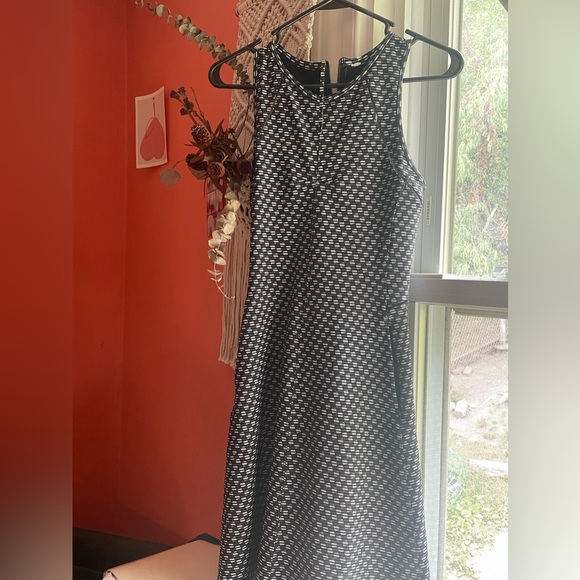 lululemon & Go ‘Til Dawn Dress size 4 - Picture 4 of 6